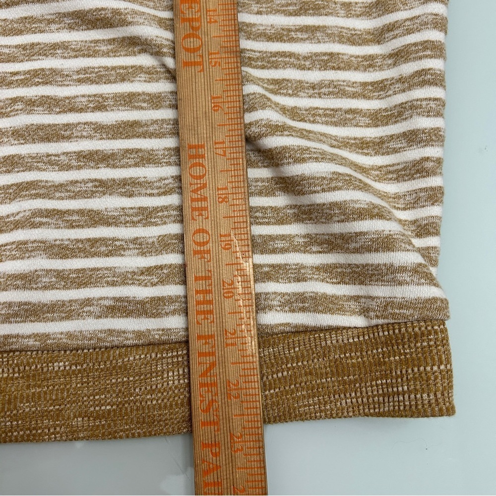 Universal Thread Striped Short Sleeve Knit Top - Picture 6 of 6